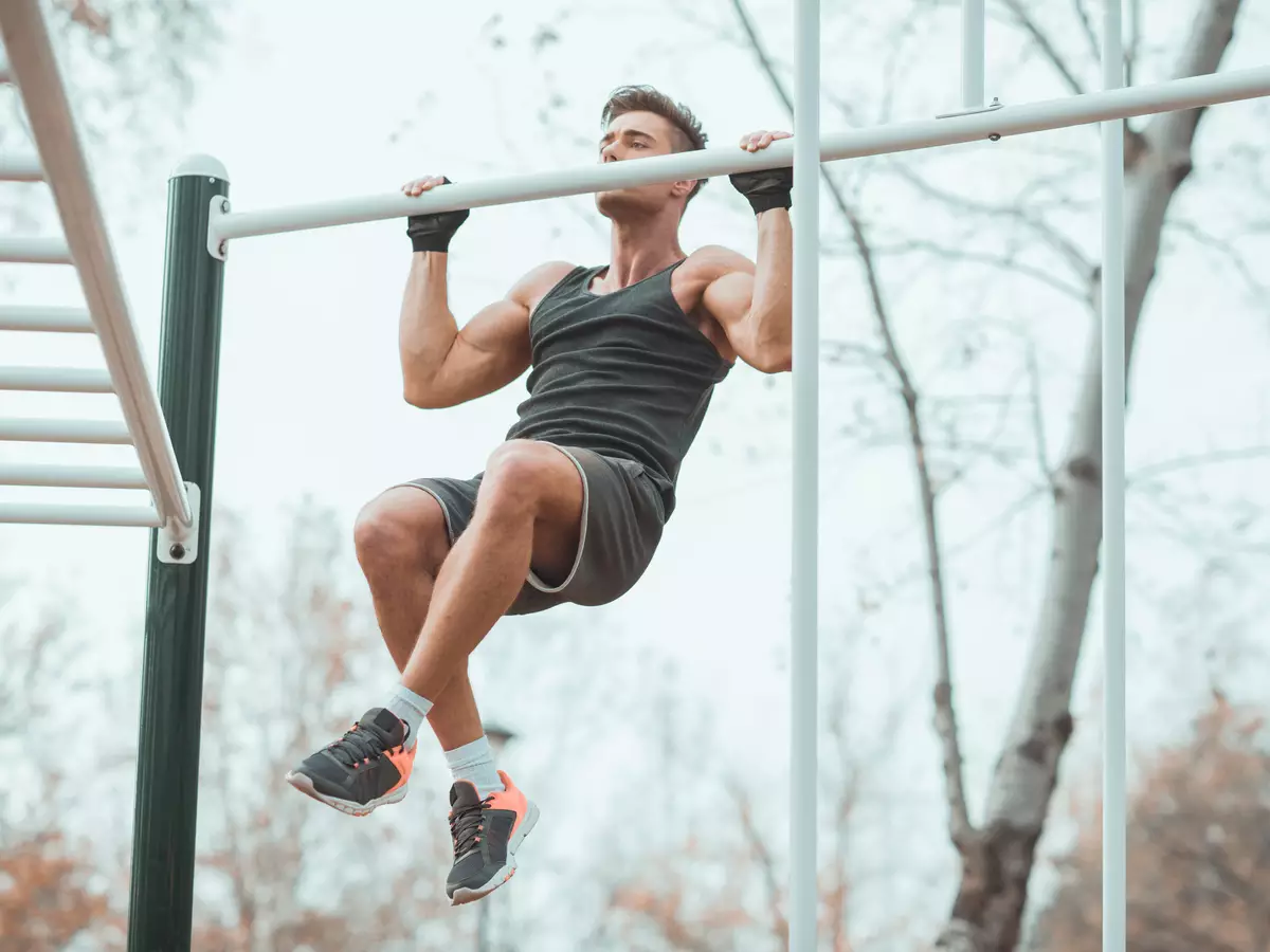 5 Calisthenics Exercises to Build Strength at Home