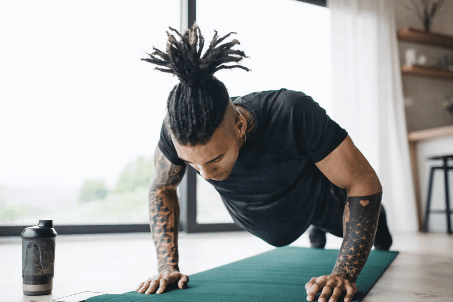 4 Biceps Exercises That Build Sleeve-Stretching Arms Without Swinging Heavy Weights